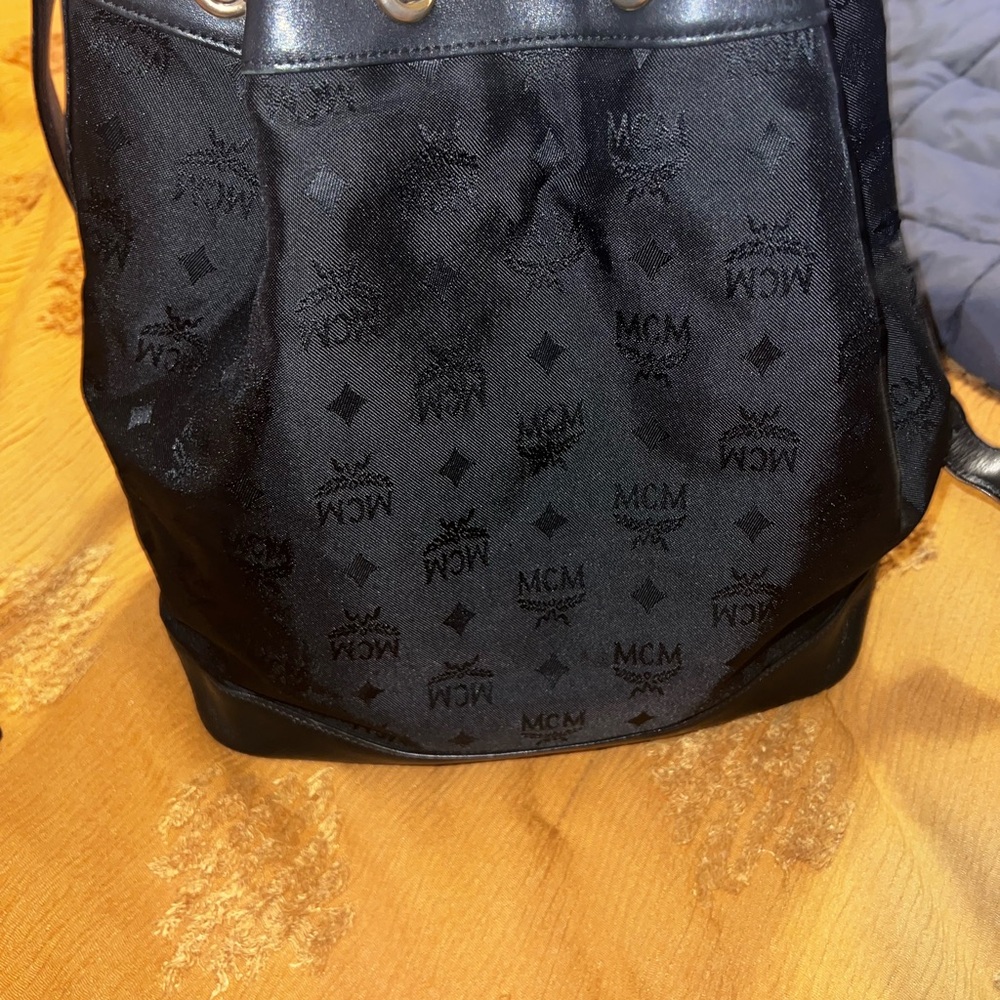 MCM Black and Gold Drawstring Bucketbag - Picture 5 of 13